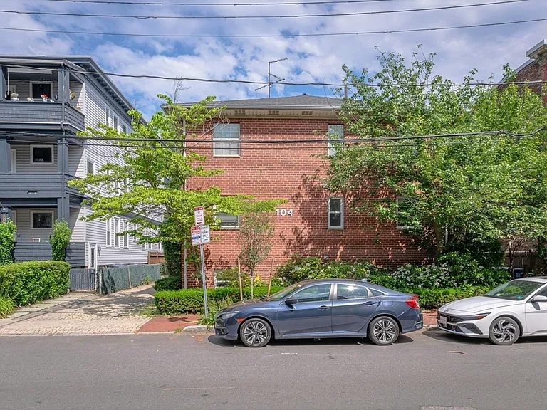 104 Trowbridge St #4 — Photo 2