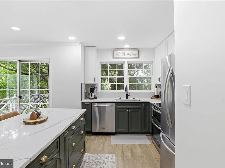 12845 Mill Brook Ct — Photo 17