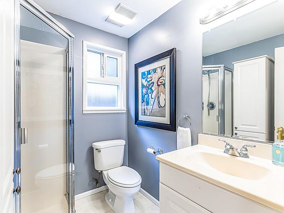 5th image of 11013 NE 14th St #1