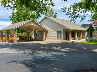 3948 Del Rio Rd, Roseburg, OR 97471