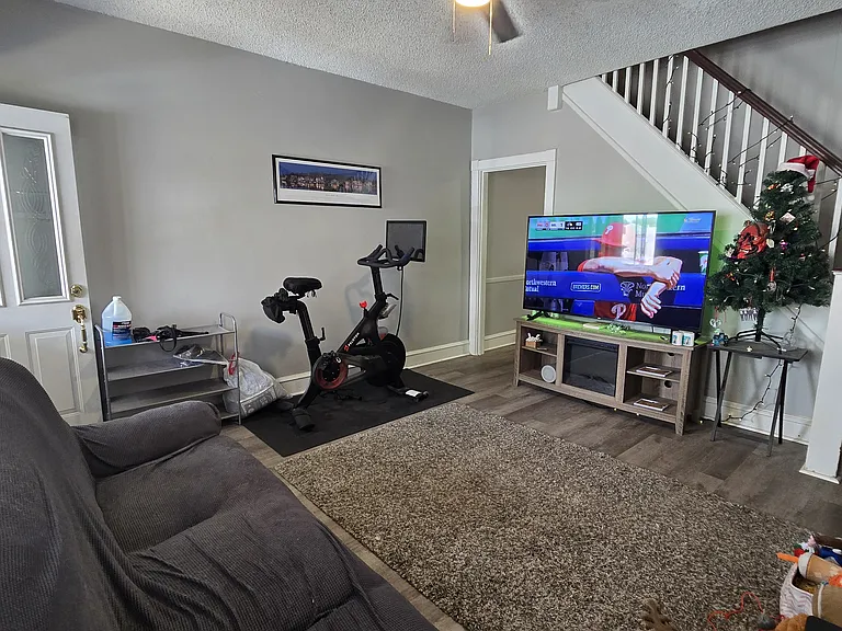 4718 Silverwood St — Photo 3