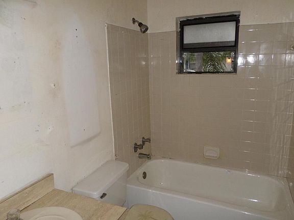 3rd image of 5993 Ithaca Cir W
