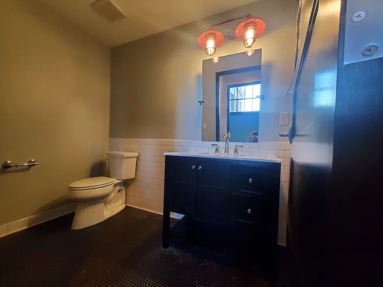 215 N Webster Ave — Photo 29