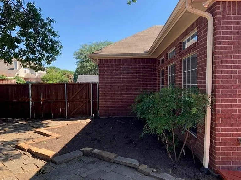 8209 Bells St — Photo 20