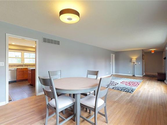 5th image of 300 Chippewa St