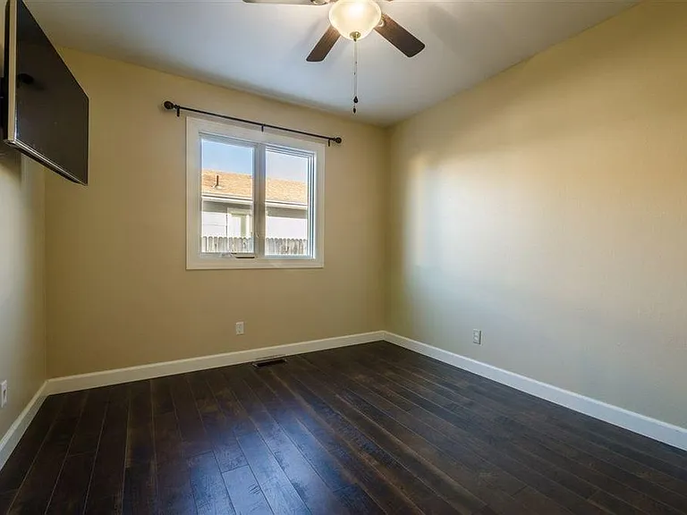 2121 Carrington Ct — Photo 13