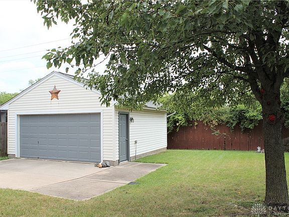 4th image of 1210 Sunset Dr