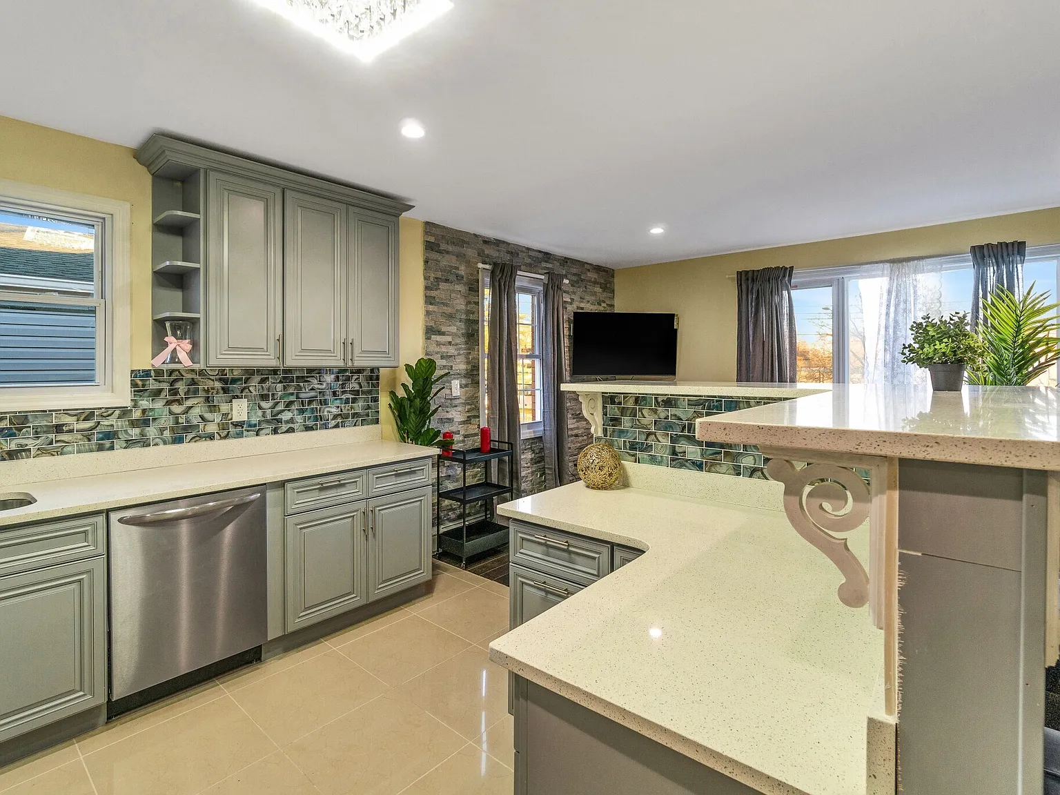 2 bed, 1010 sqft, $1,300 — Photo 4