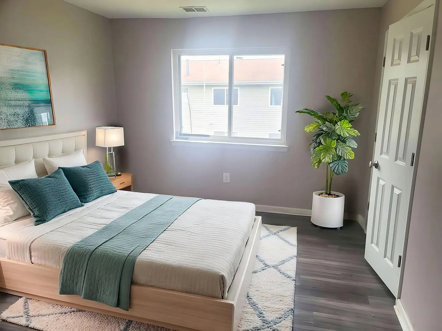 Beautiful 2 BD Near The Alameda — Photo 3