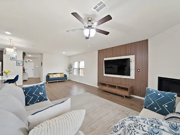 3813 Silver City Ave, Aubrey, TX 76227