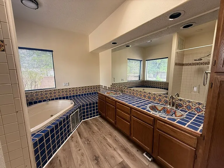 6105 Carousal Ave NW — Photo 22