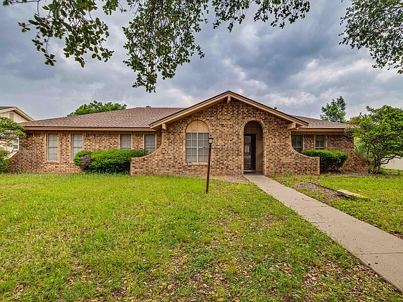 2nd image of 2814 Canyon Creek Dr