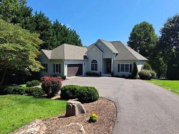 185 Inlet Dr, Wirtz, VA 24184