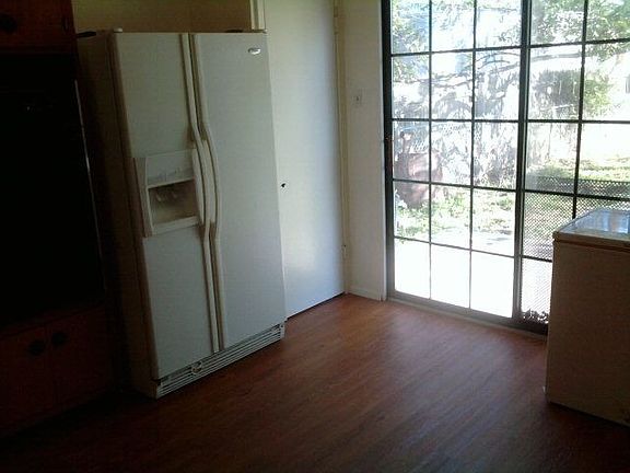 5th image of 2109 Greenwood St