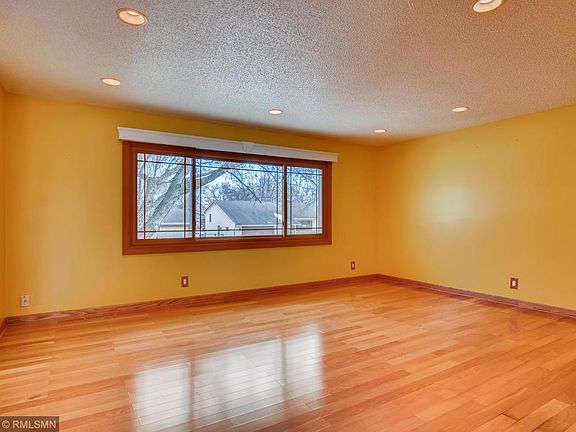 4th image of 408 19th Ave S