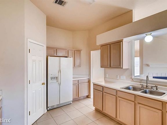 4th image of 801 Camino Real Dr