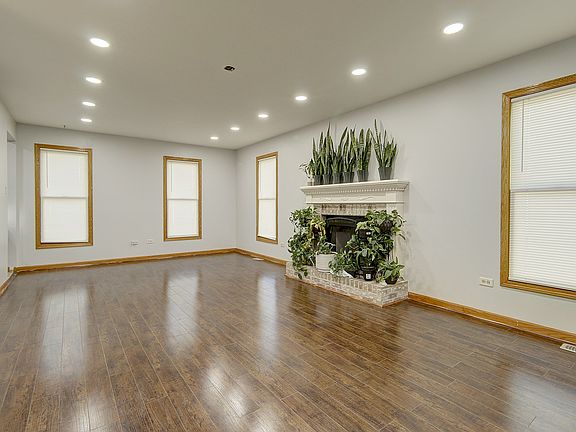 3rd image of 2914 Old Kent Dr