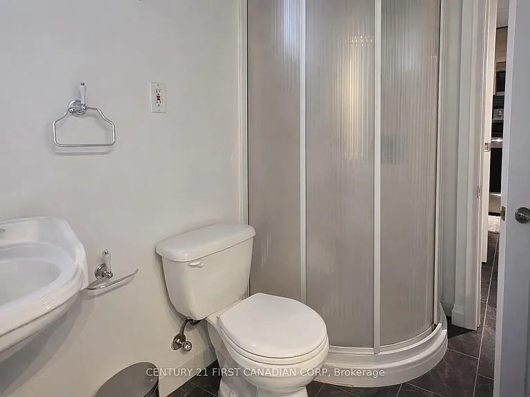 568 Creston Ave #LOWER — Photo 14