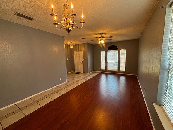 5th image of 7456 Blackthorn Dr