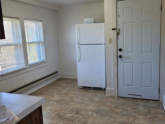 3rd image of 104 N Custer Ave #1