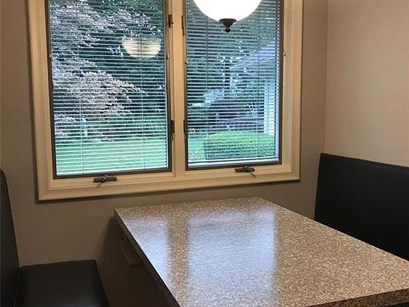 5th image of 225 Winfield Dr