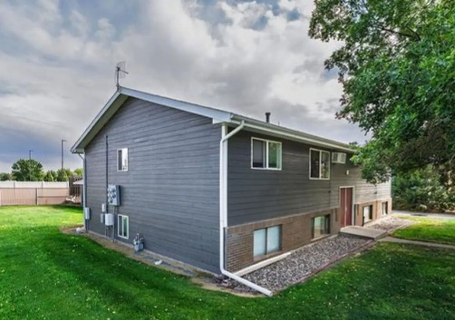 1621 Kelby Dr — Photo 3