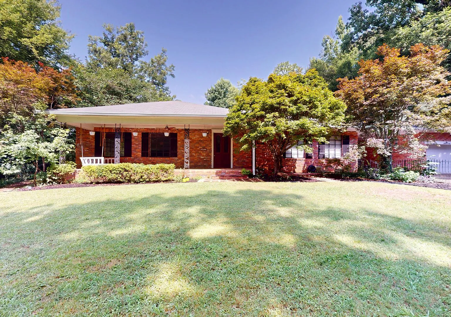 Private Hilltop Retreat Overlooking Prattville — Photo 1