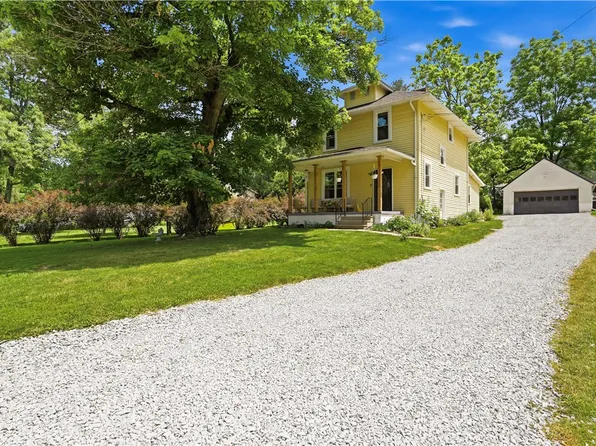 126 Country Club Rd, Butler, PA 16002