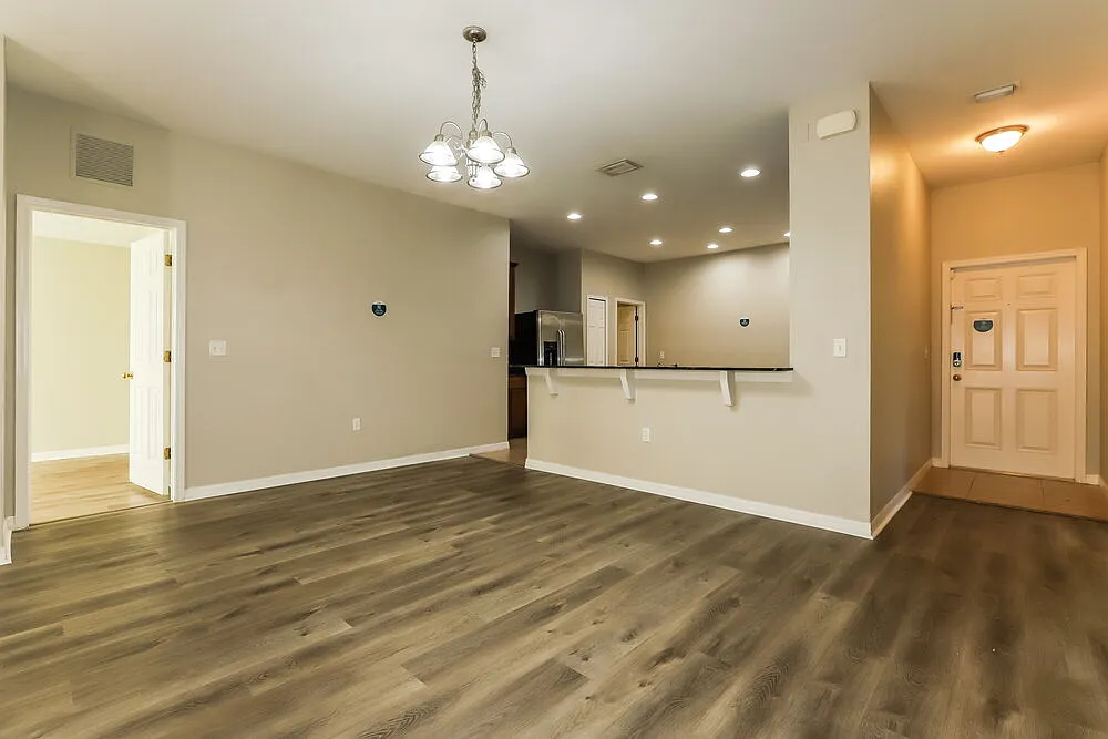 4 bed, 2.0 bath, 1574 sqft, $3,300 — Photo 4