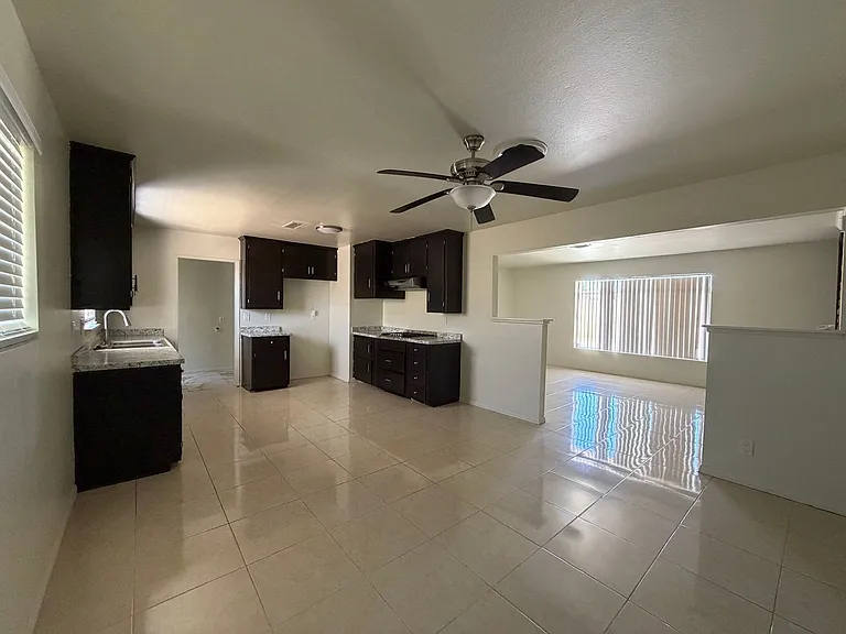 29205 Exeter St — Photo 18