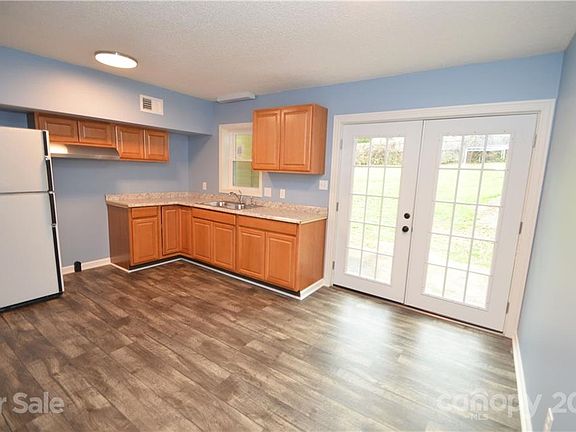 5th image of 420 4th St SE