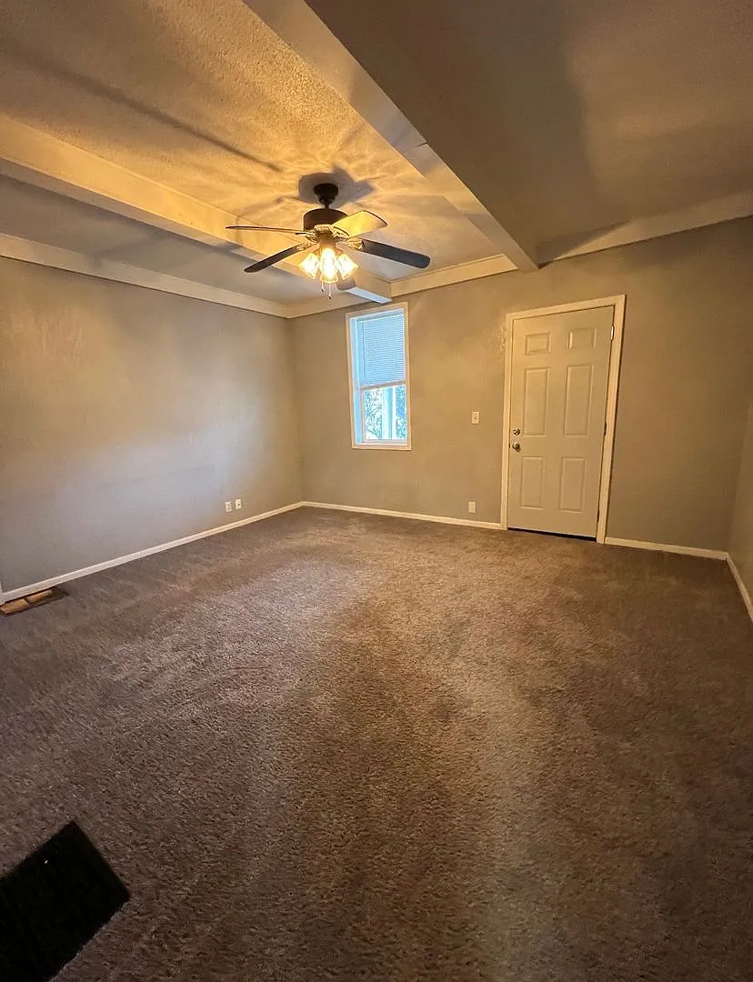 Spacious 2 Bedroom, 2 Bathroom Home for Rent 712 E. 15th St., Davenport, IA 52803 — Photo 2