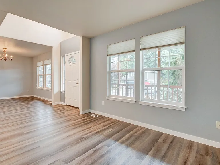 536 SW Regency Dr — Photo 8