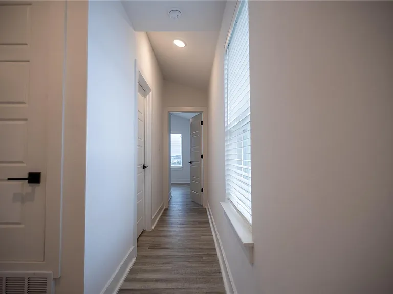 21201 Portsmouth Cv #5 — Photo 15