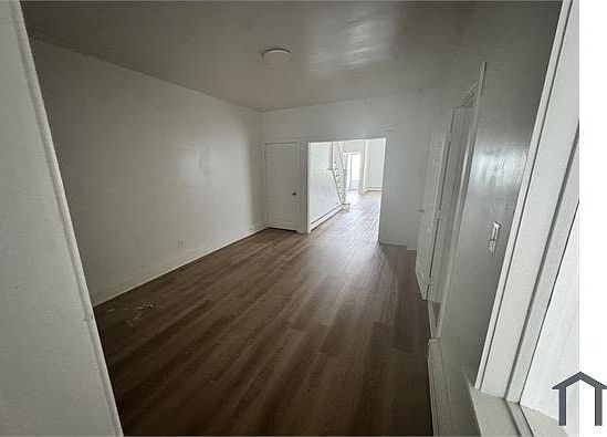 2nd image of 409 E Chestnut St