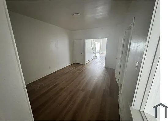 409 E Chestnut St — Photo 2