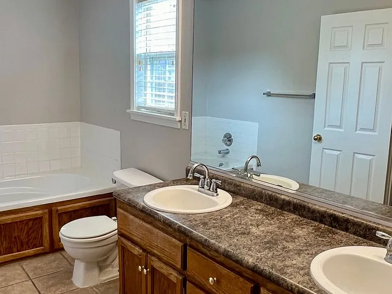 2105 Sheffield Dr — Photo 12
