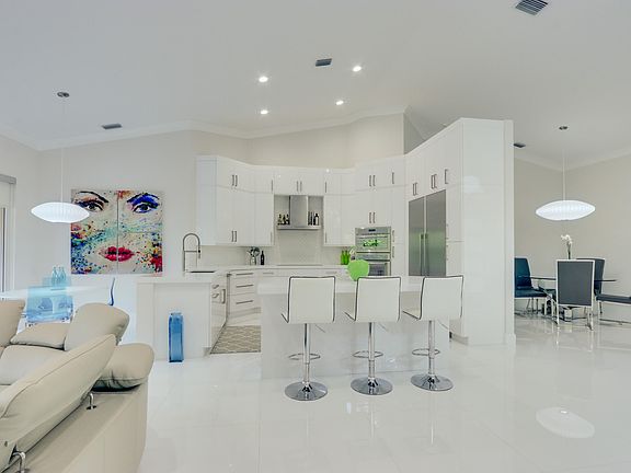 5th image of 4729 Carlton Golf Drive