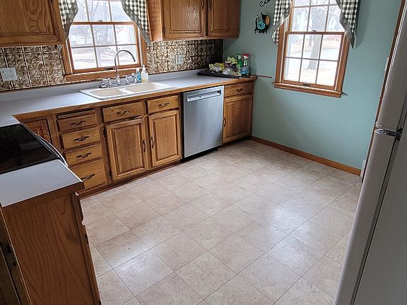 3rd image of 326 N 3rd St