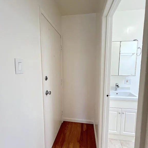 230 Lowell St #5 — Photo 4