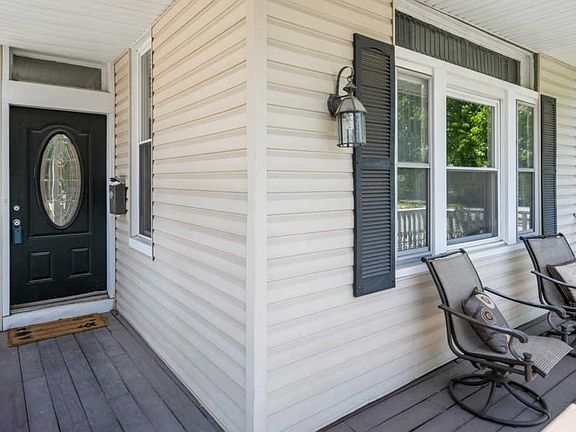 3rd image of 3561 Larkspur Ave