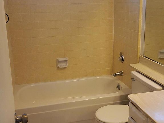 4th image of 1134 W Hermosa Dr