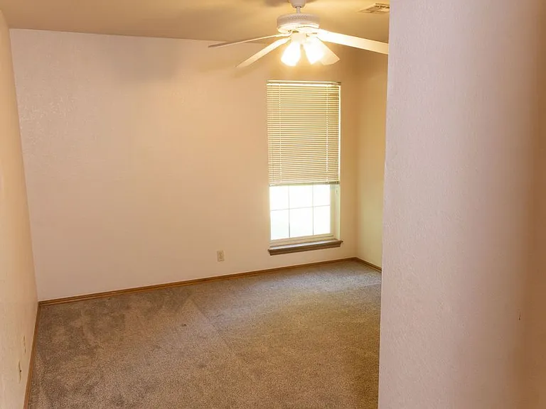309 Hood Ct — Photo 3