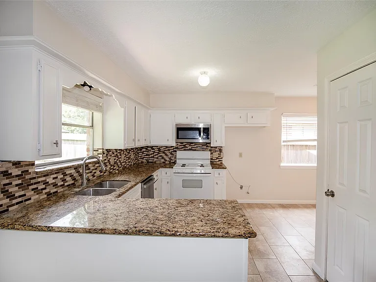 15106 Silverman St — Photo 13