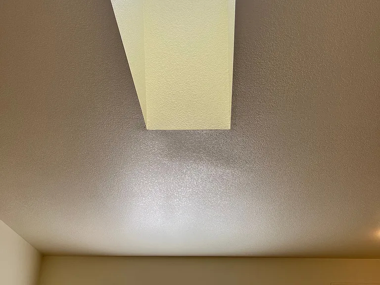 435 NE Clay Ave — Photo 6