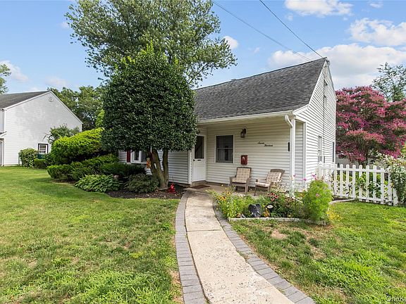 3rd image of 713 Wren Court