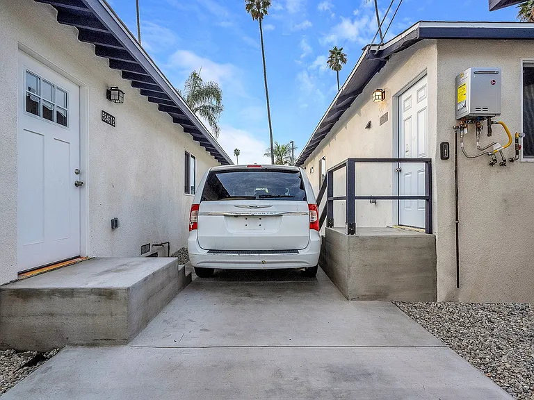 5842 Denver Ave — Photo 14