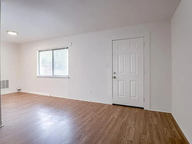 15216 Bellaire Ave — Photo 6