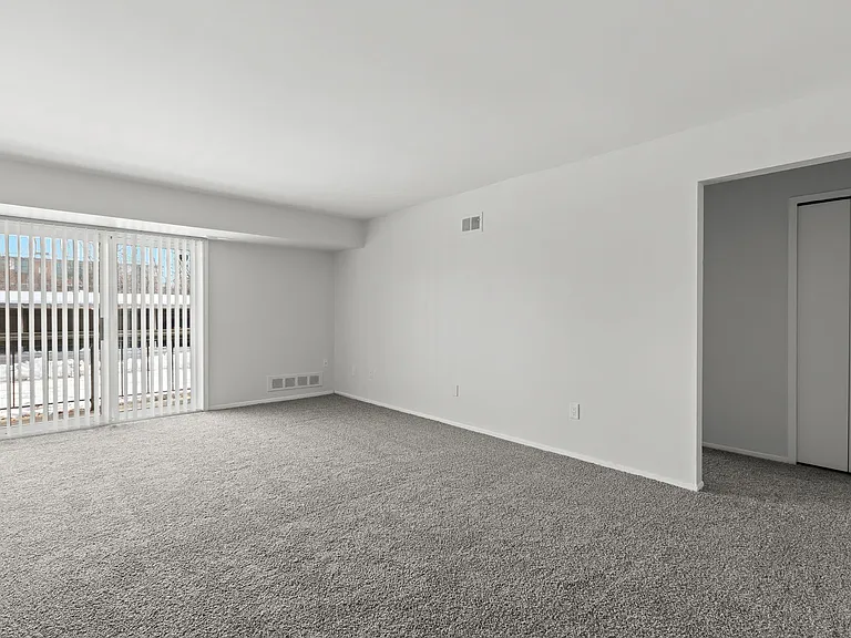 Willow Tree Apartments — Photo 26