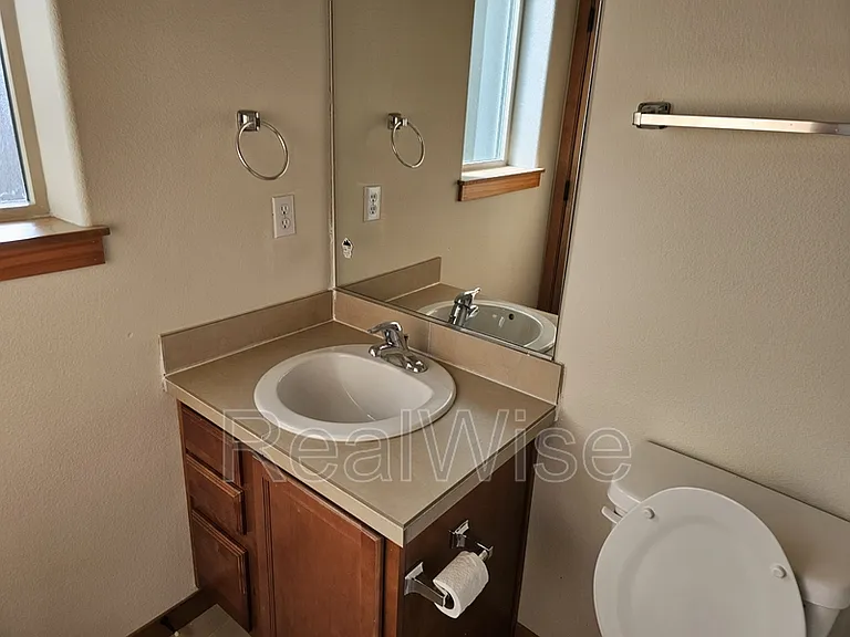 511 NE 84th Cir — Photo 22